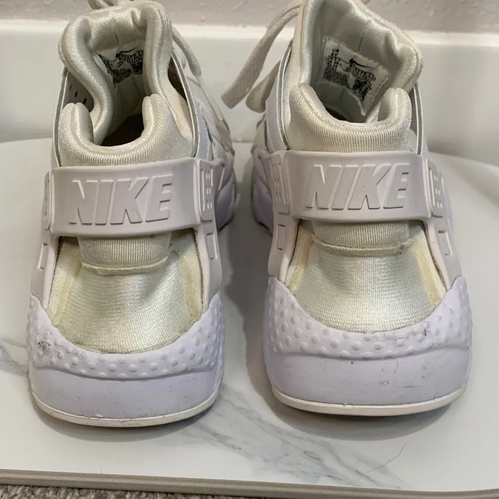 Nike Huaraches White‎ and Cream Shoes
